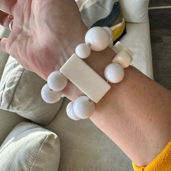 Subversive Large Lucite Beaded Stretch Bracelet - Picture 5 of 14